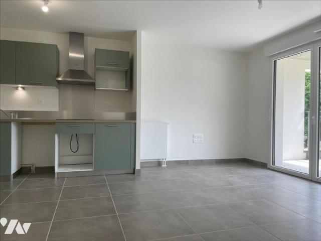Appartement à louer à Caen, Normandie, €