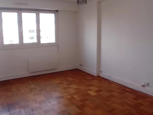 Appartement à louer à Caen, Normandie, €
