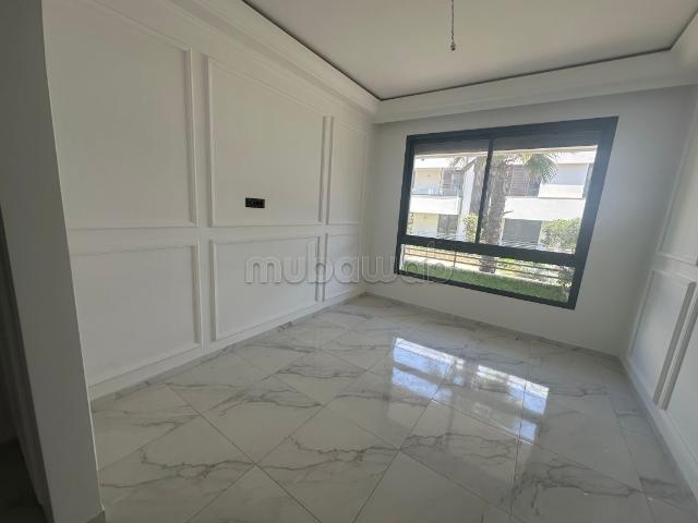 Appartement à louer à Ain Diab Extension. 4 pièces. Piscine
