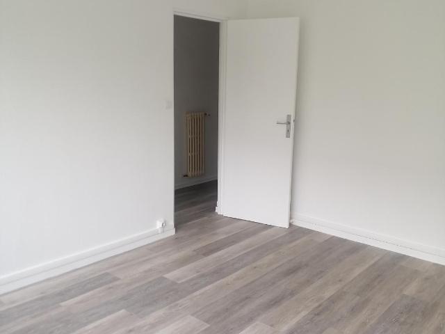 Appartement à louer à Allonnes, Pays de la Loire, €