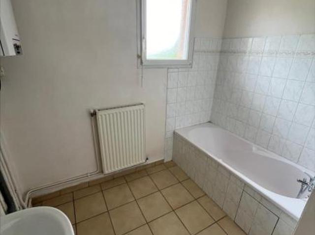 Appartement à louer à Attignat, Auvergne Rhône Alpes, €