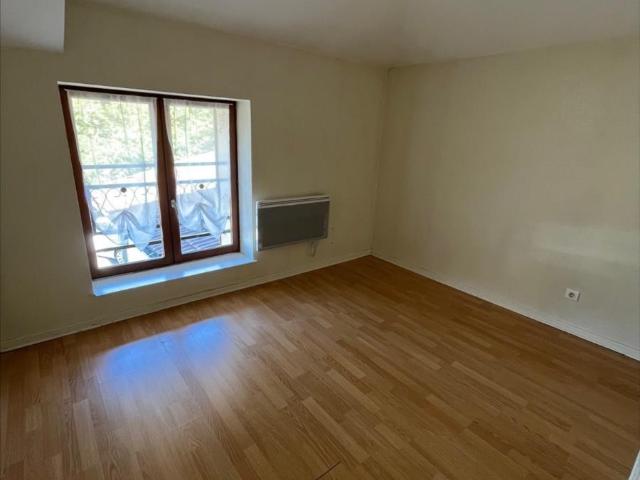 Appartement à louer à Attignat, Auvergne Rhône Alpes, €