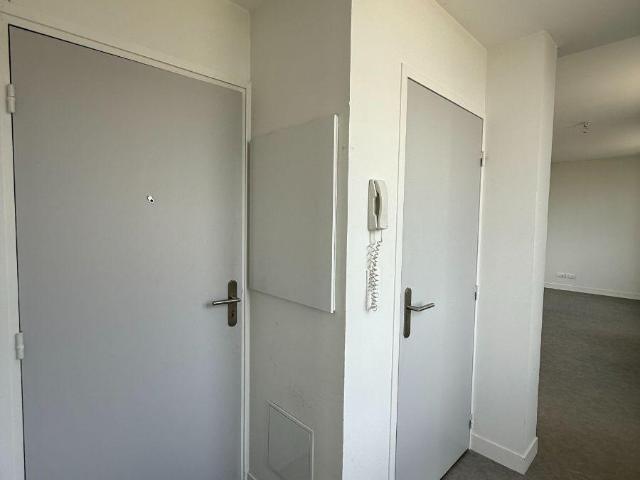 Appartement à louer à Boissay, Normandie, €