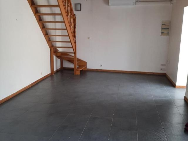 Appartement à louer à Bassée, Hauts de France, €