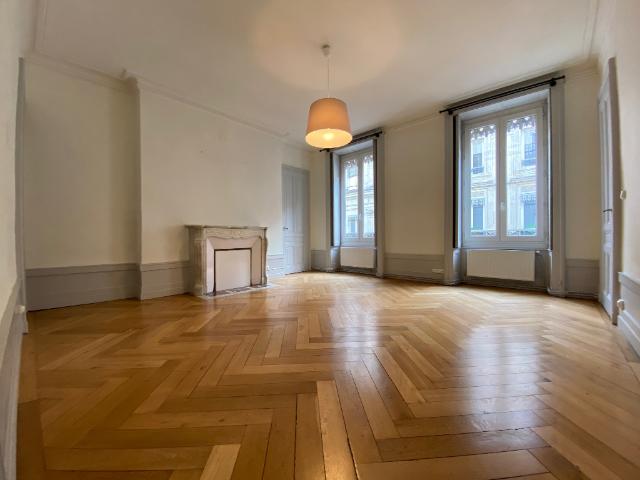 APPARTEMENT à louer à BESANCON CENTRE VILLE 5 pièces REF 4625