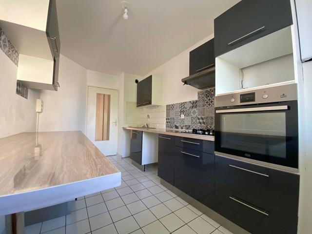 APPARTEMENT à louer à BESANCON QUARTIER BUTTE 4 pièces REF 06109 T4 avec Parking s/sol réservé