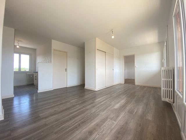 APPARTEMENT à louer à BESANCON QUARTIER PALENTE/ ORCHAMPS 3 pièces REF: 06106 T3