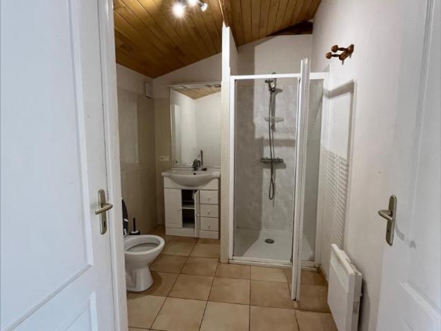 Appartement à louer à Gorges, Pays de la Loire, €