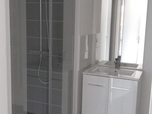 Appartement à louer à Gorges, Pays de la Loire, €