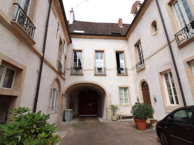 Appartement à louer à Dijon, Bourgogne Franche Comté, 1230€