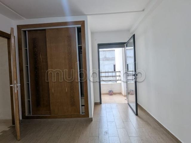 Appartement à louer à El Hadadda. 1 Pièce. Cuisine entièrement équipée