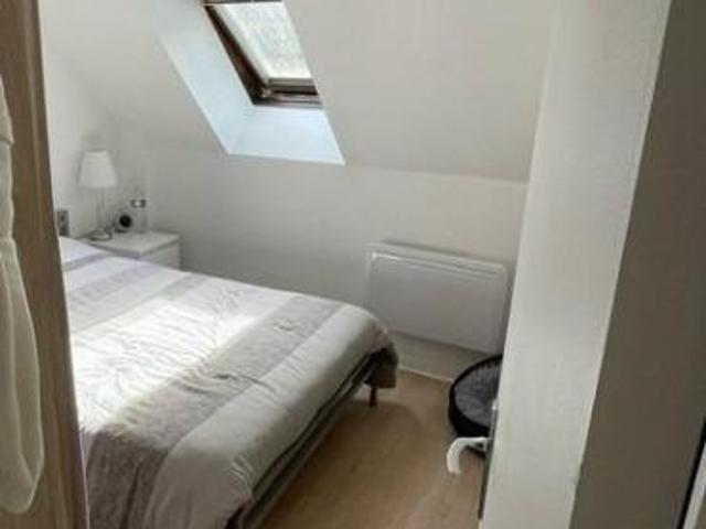 Appartement à louer à Hom, Normandie, €