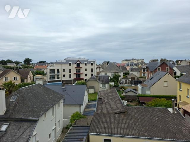 Appartement à louer à Jullouville, Normandie, €