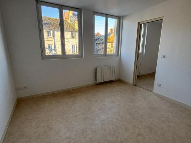 Appartement à louer à Orbec, Normandie, €