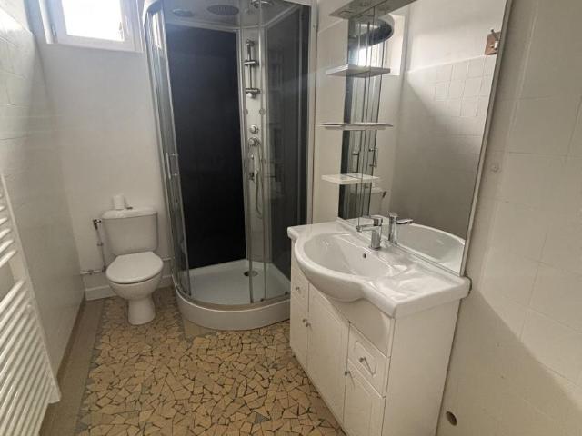Appartement à louer à Orbec, Normandie, €