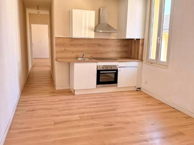 Appartement à louer à Oyonnax, Auvergne Rhône Alpes, €