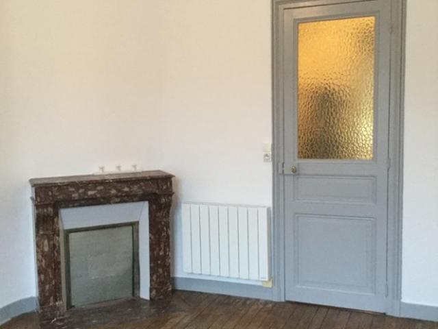Appartement à louer à Loupe, Centre Val de Loire, €