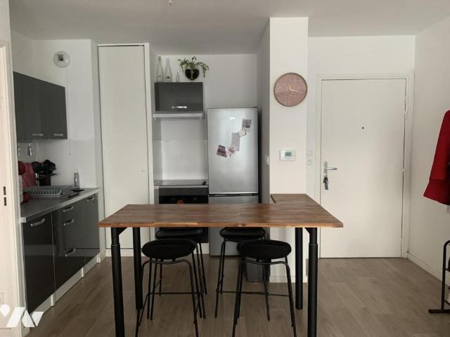 Appartement à louer à Loos, Hauts de France, €