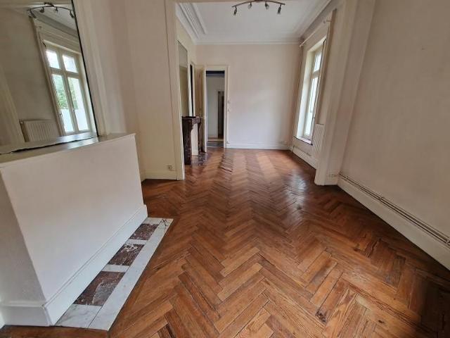 Appartement à Louer à LILLE 908 €