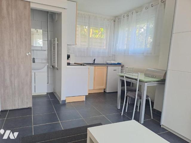 Appartement à louer à Lisieux, Normandie, €