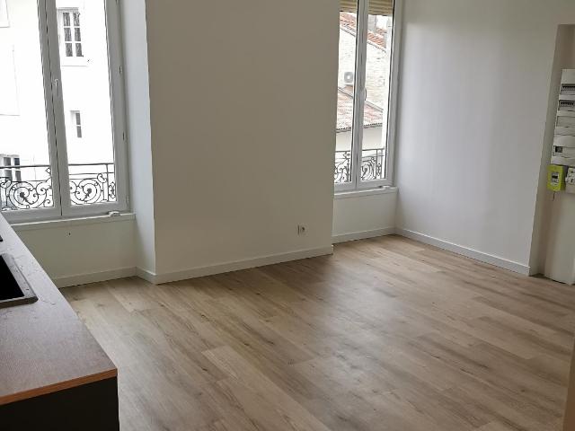 Appartement à louer à Montélimar, Auvergne Rhône Alpes, €