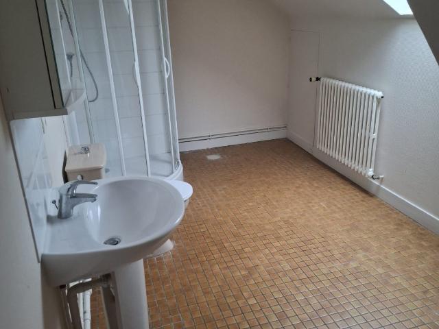 Appartement à louer à Mortagne au Perche, Normandie, €