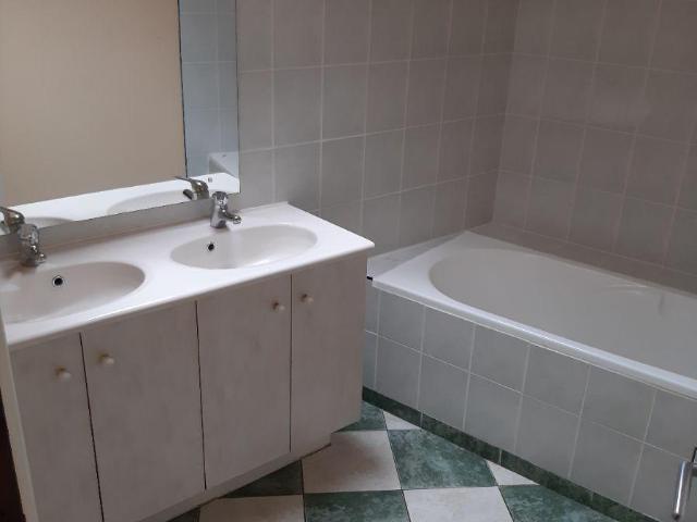 Appartement à louer à Mesnils sur Iton, Normandie, €