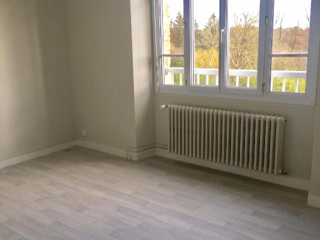Appartement à louer à Saint Aubin d'Aubigné, Bretagne, €