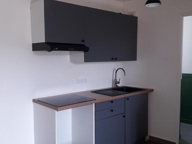 Appartement à louer à Saint Berthevin, Pays de la Loire, €