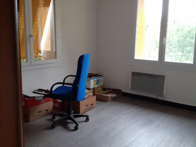 Appartement à louer à Saint Hippolyte du Fort, Occitanie, €