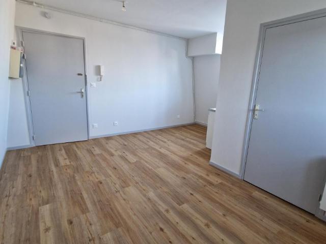 Appartement à louer à Saint Laurent Blangy, Hauts de France, €