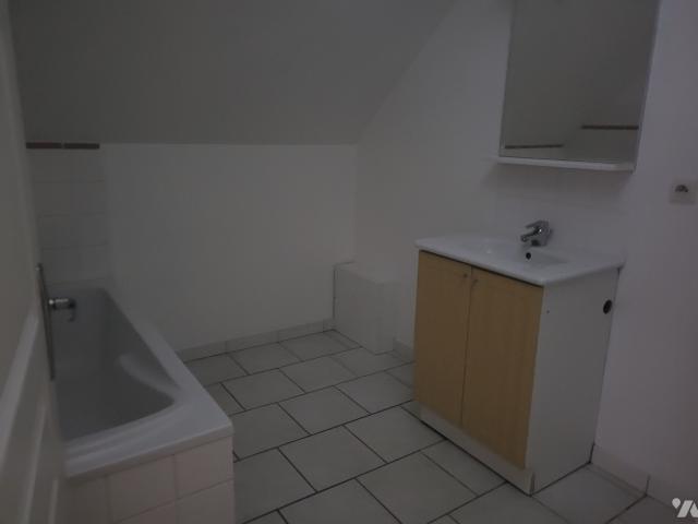 Appartement à louer à Saint Lubin des Joncherets, Centre Val de Loire, €
