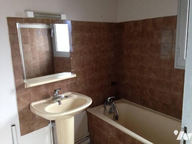 Appartement à louer à Pont de l'Arche, Normandie, €