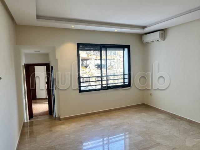 Appartement à louer à Palmier. 2 pièces confortables. Ascenseur et terrasse
