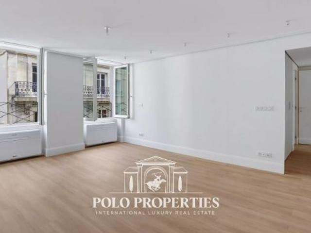 Appartement à louer à Paris 8Ème