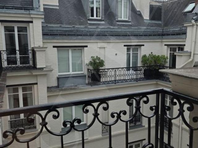 Appartement à louer à Paris 8Ème