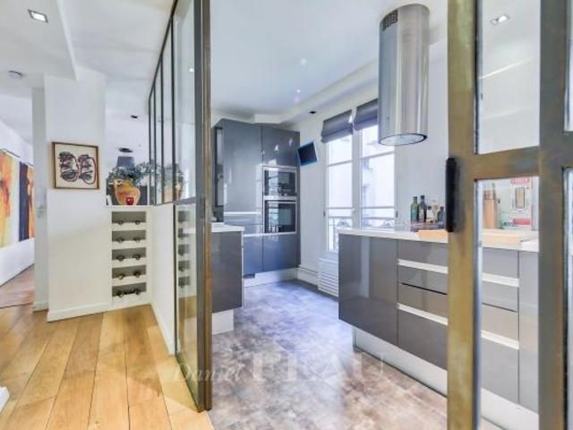 Appartement à louer à Paris 8Ème