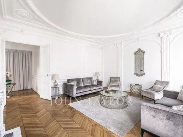 Appartement à louer à Paris 8ème