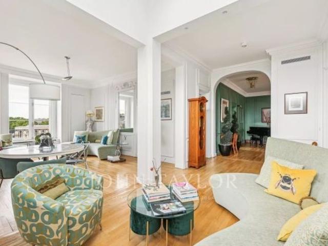 Appartement à louer à Paris 8Ème