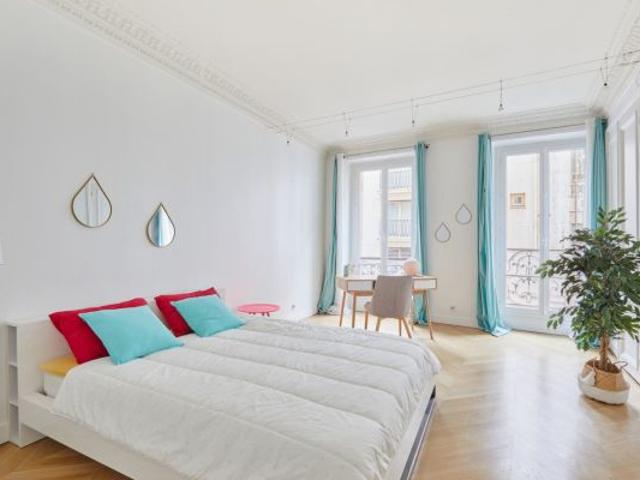 Appartement à louer à Paris 8Ème