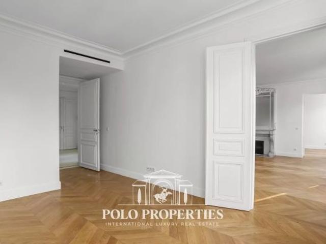 Appartement à louer à Paris 8ème