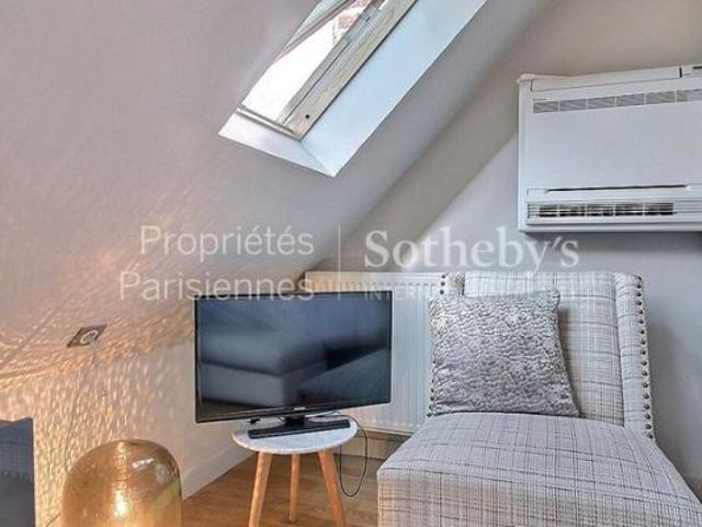 Appartement à louer à Paris 8Ème