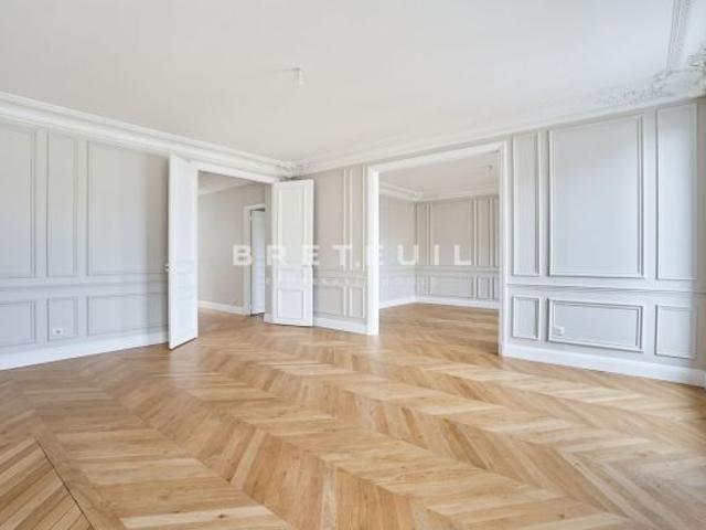 Appartement à louer à Paris 8Ème