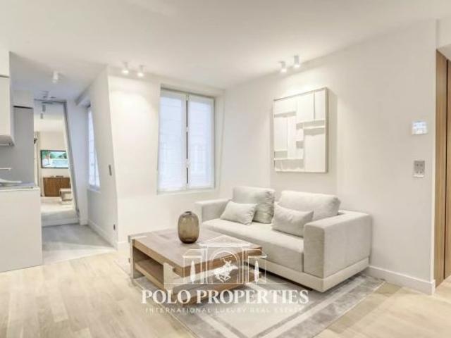 Appartement à louer à Paris 8Ème