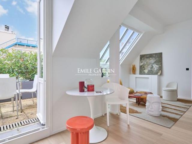 Appartement à louer à Paris 8Ème