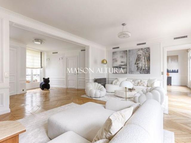 Appartement à louer à Paris 8Ème