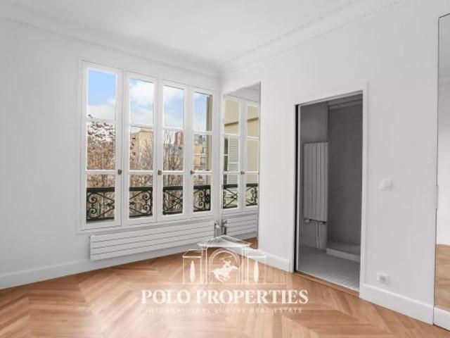 Appartement à louer à Paris 8Ème