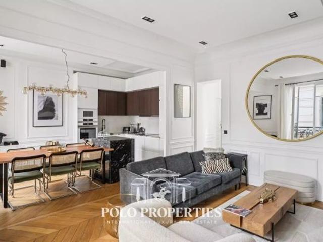Appartement à louer à Paris 8Ème