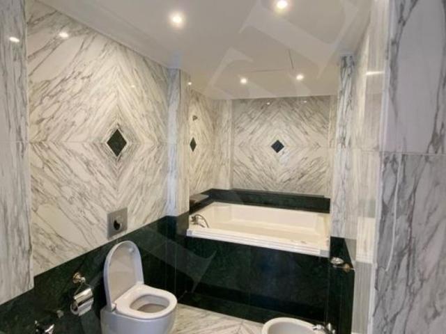 Appartement à louer à Paris 8Ème