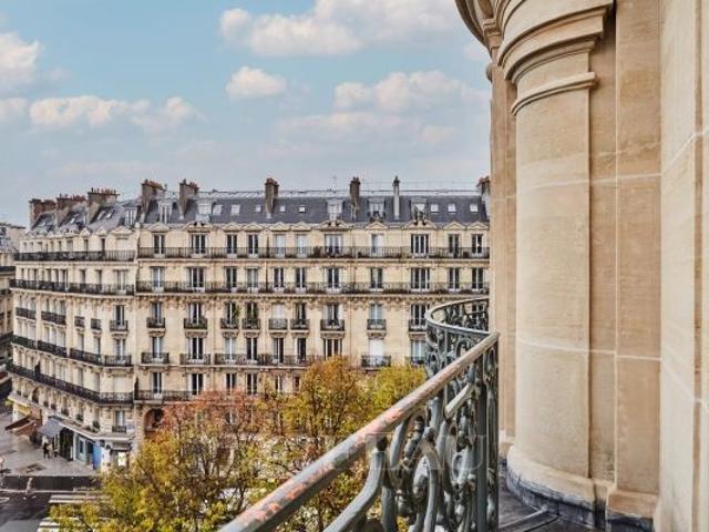 Appartement à louer à Paris 8Ème
